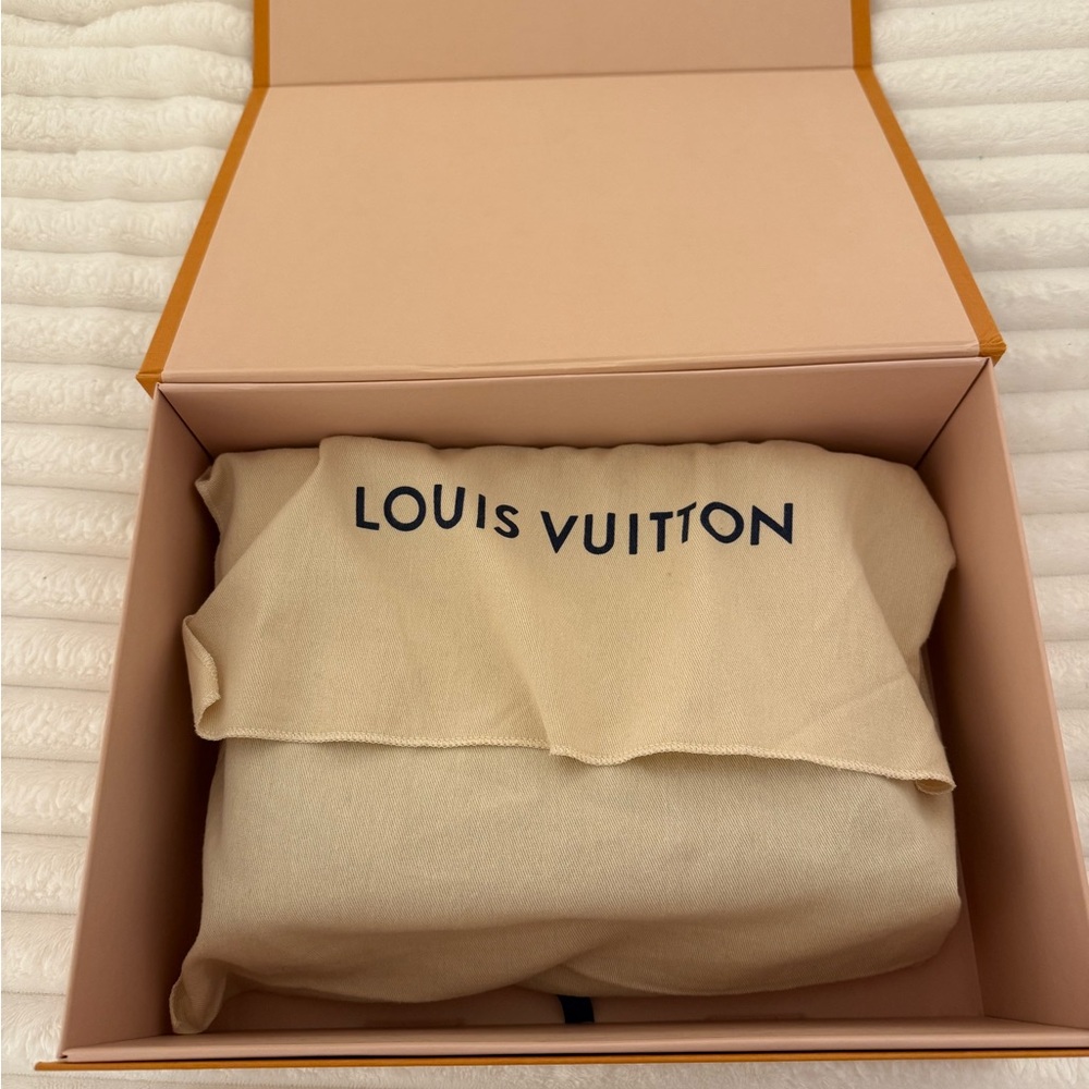 Louis Vuitton Black Coussin PM Bag - Picture 14 of 15